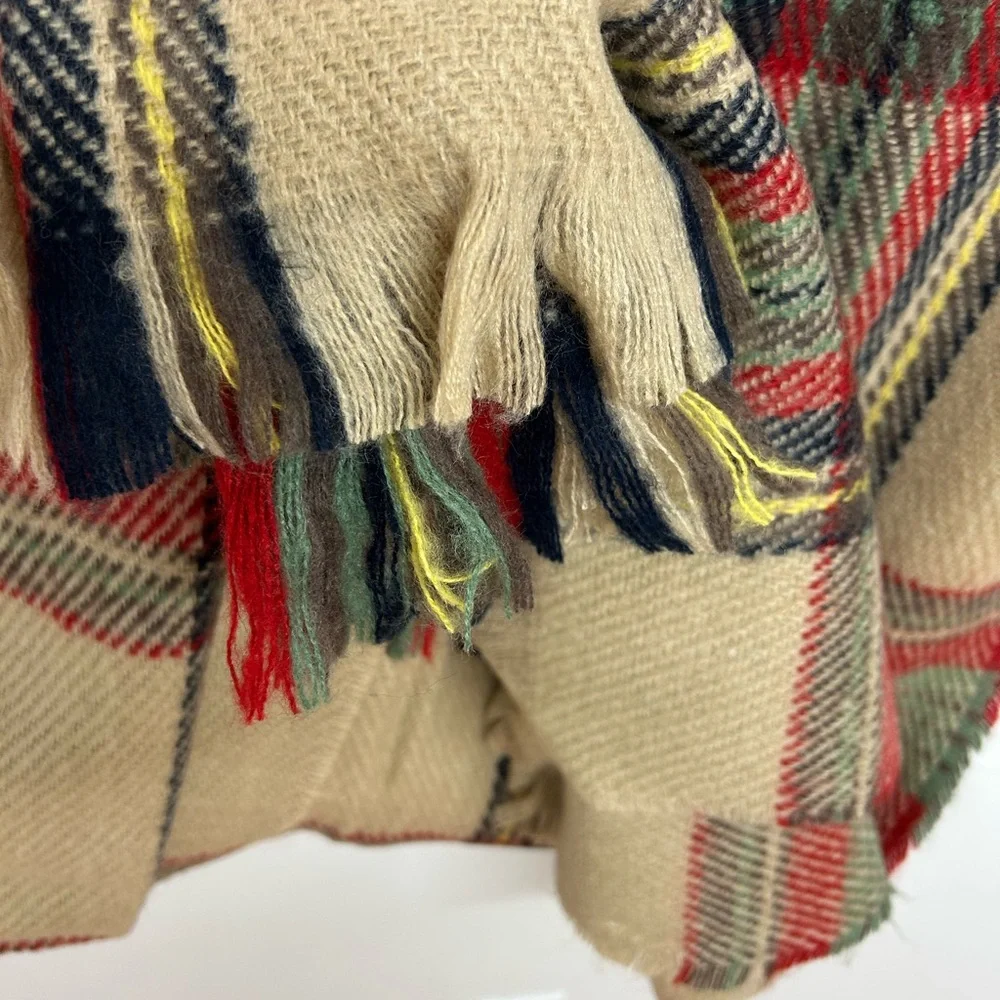NEW IN BOX! SIMPLY NOELLE.Beige Plaid Fringe scarf